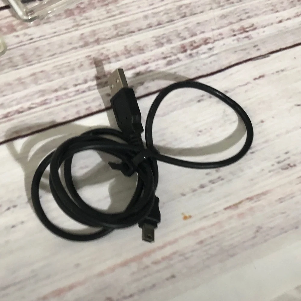 Used GO PRO Hero Cameras for parts with Waterproof Cases no battery